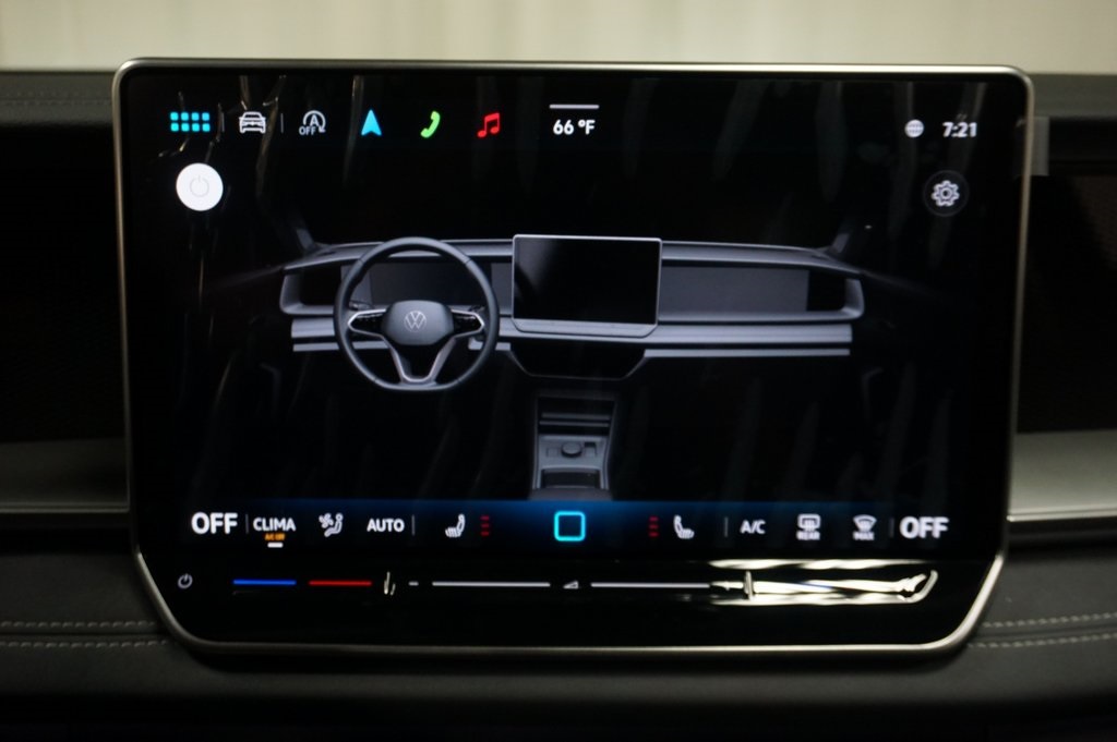 2025 Volkswagen Tiguan SE photo 18