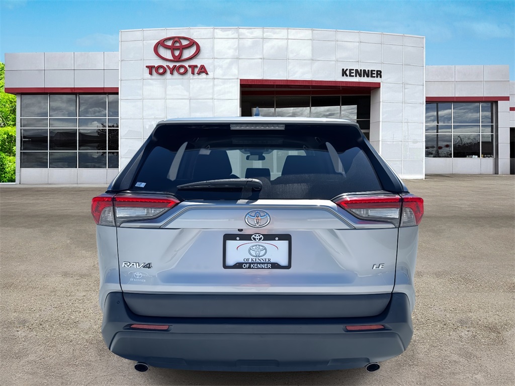 2023 Toyota RAV4 LE photo 4