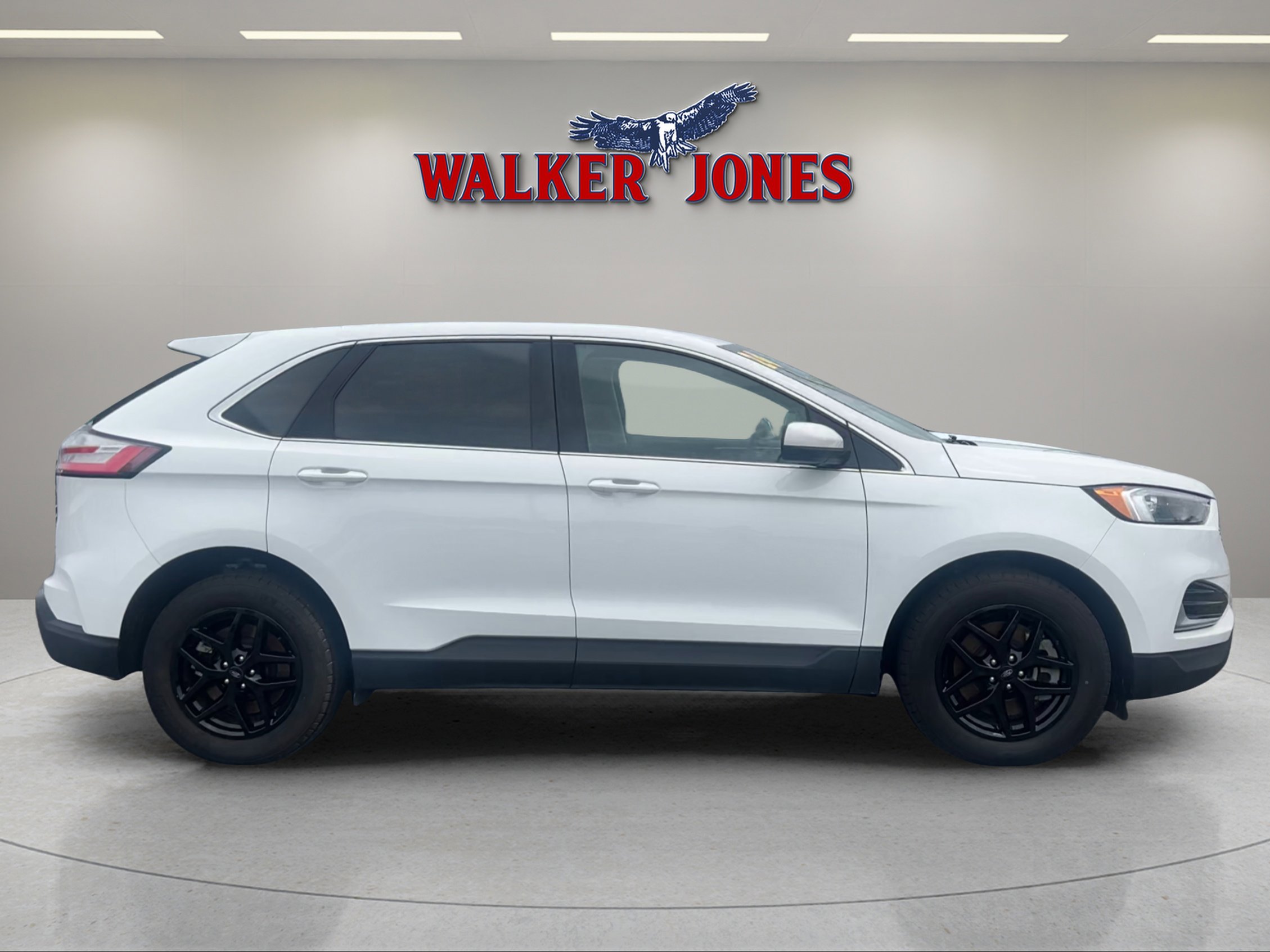 2024 Ford Edge SEL photo 2