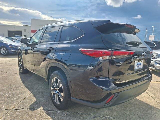 2022 Toyota Highlander XLE photo 3