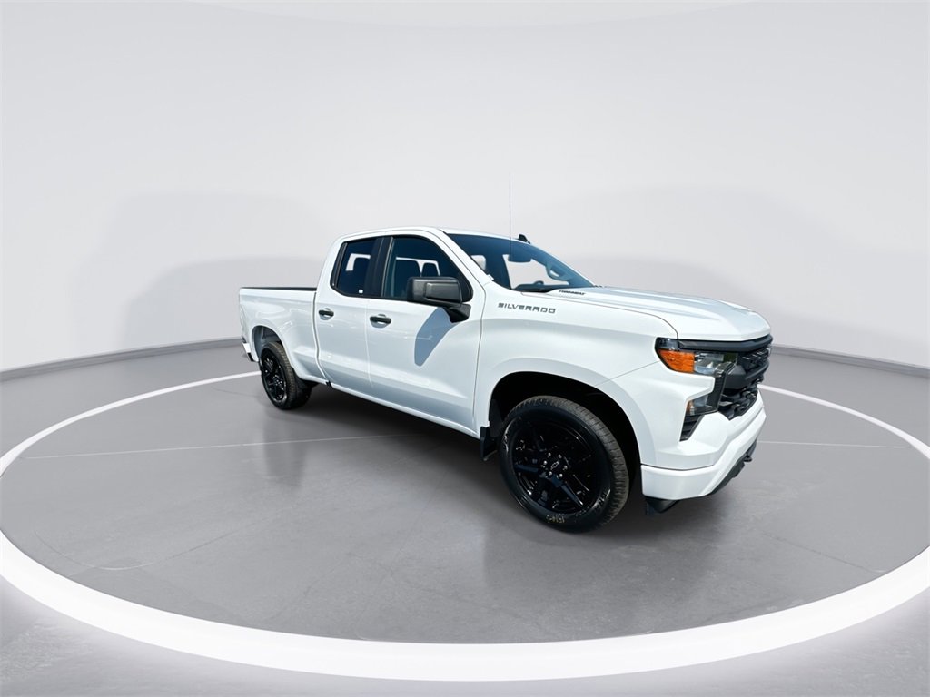 2025 Chevrolet Silverado 1500 Custom photo 2