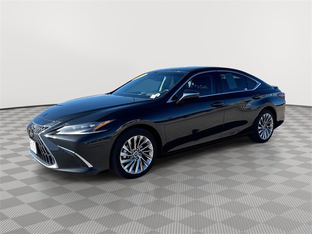 2023 Lexus ES Hybrid 300h Luxury's photo