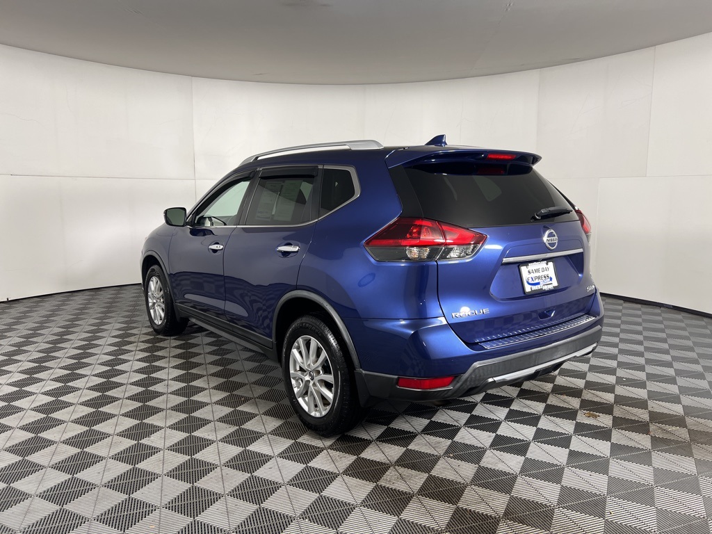 2018 Nissan Rogue SV photo 3