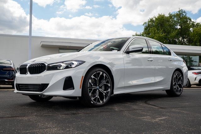 2025 BMW 3 Series 330i's photo