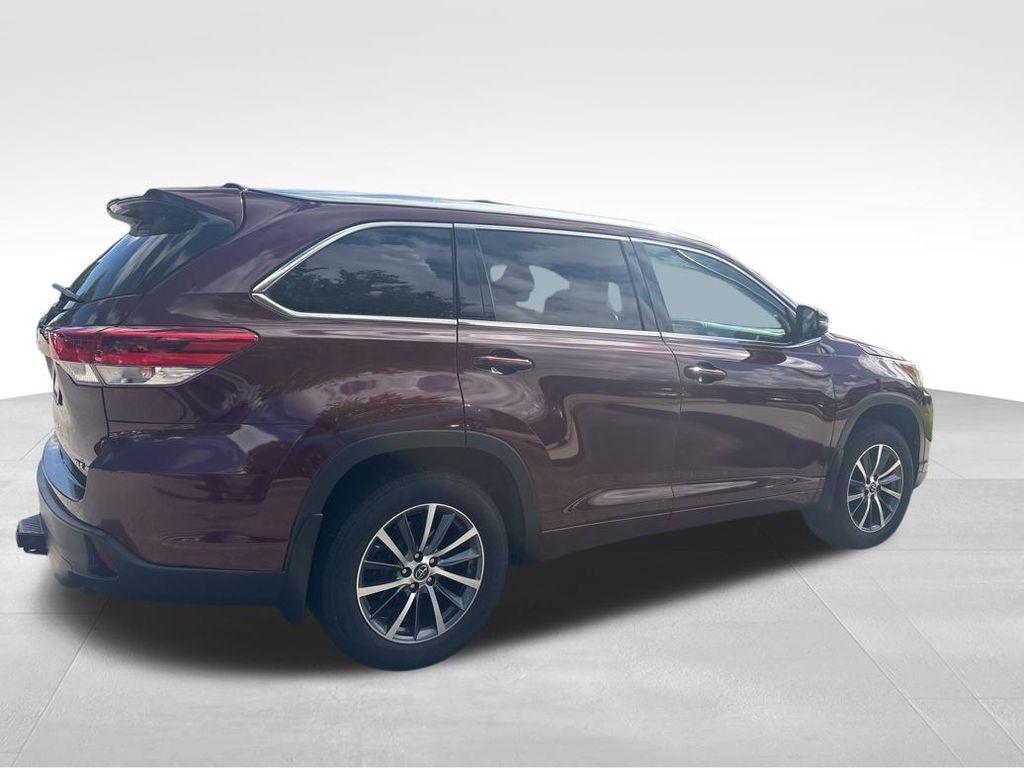 2017 Toyota Highlander XLE photo 9