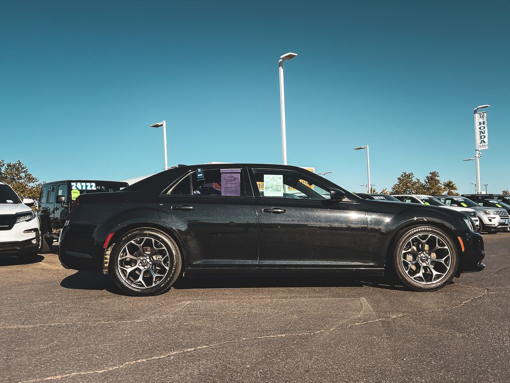 2015 Chrysler 300 S photo 3