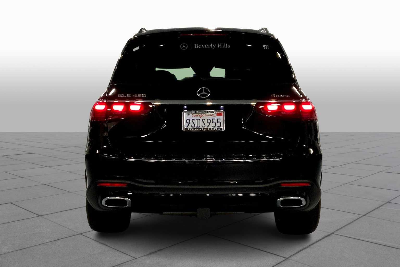 2025 Mercedes Benz GLS 450 4MATIC photo 4