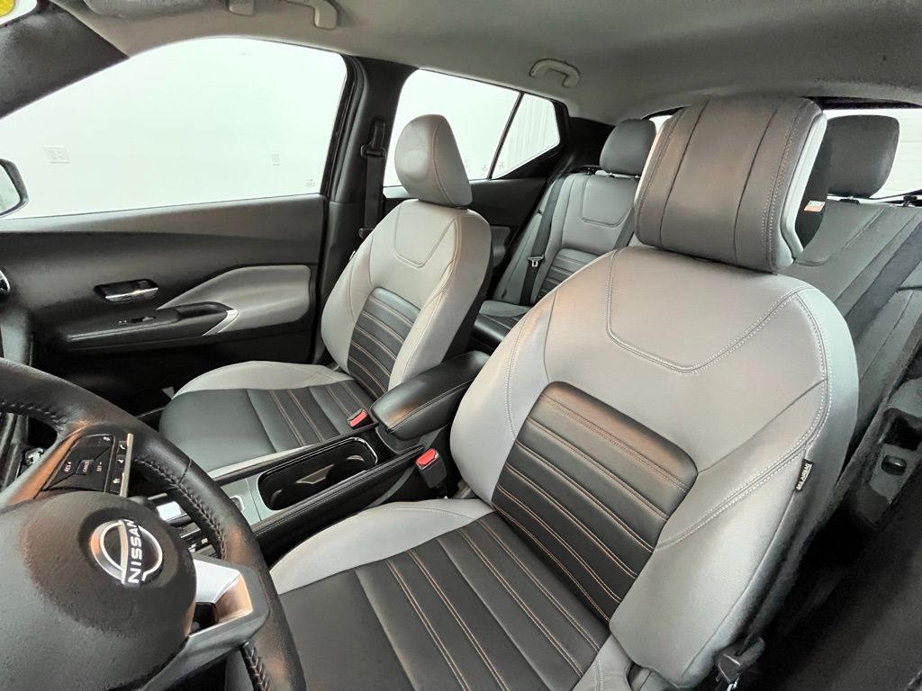2023 Nissan Kicks SR photo 16