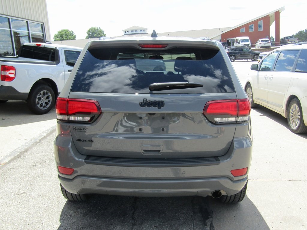 2021 Jeep Grand Cherokee Laredo X photo 3