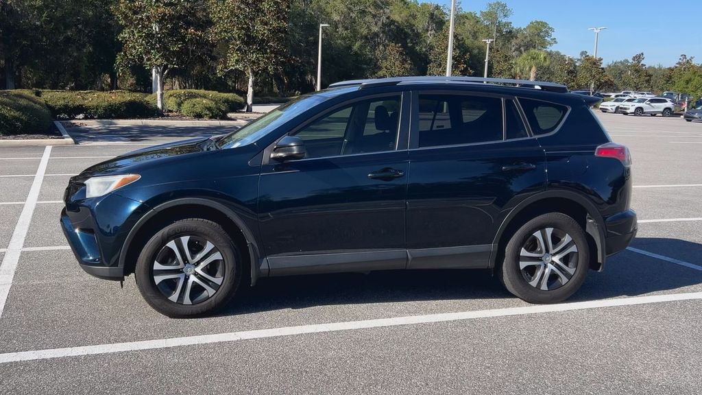 2018 Toyota RAV4 LE photo 4