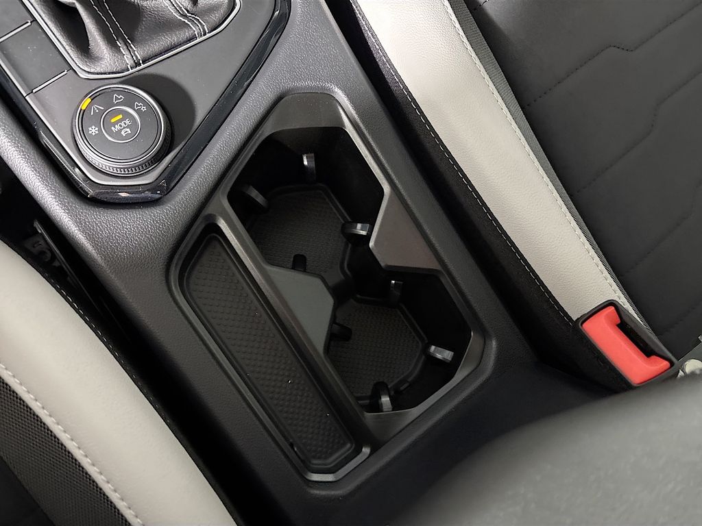 2025 Volkswagen Taos SE photo 11