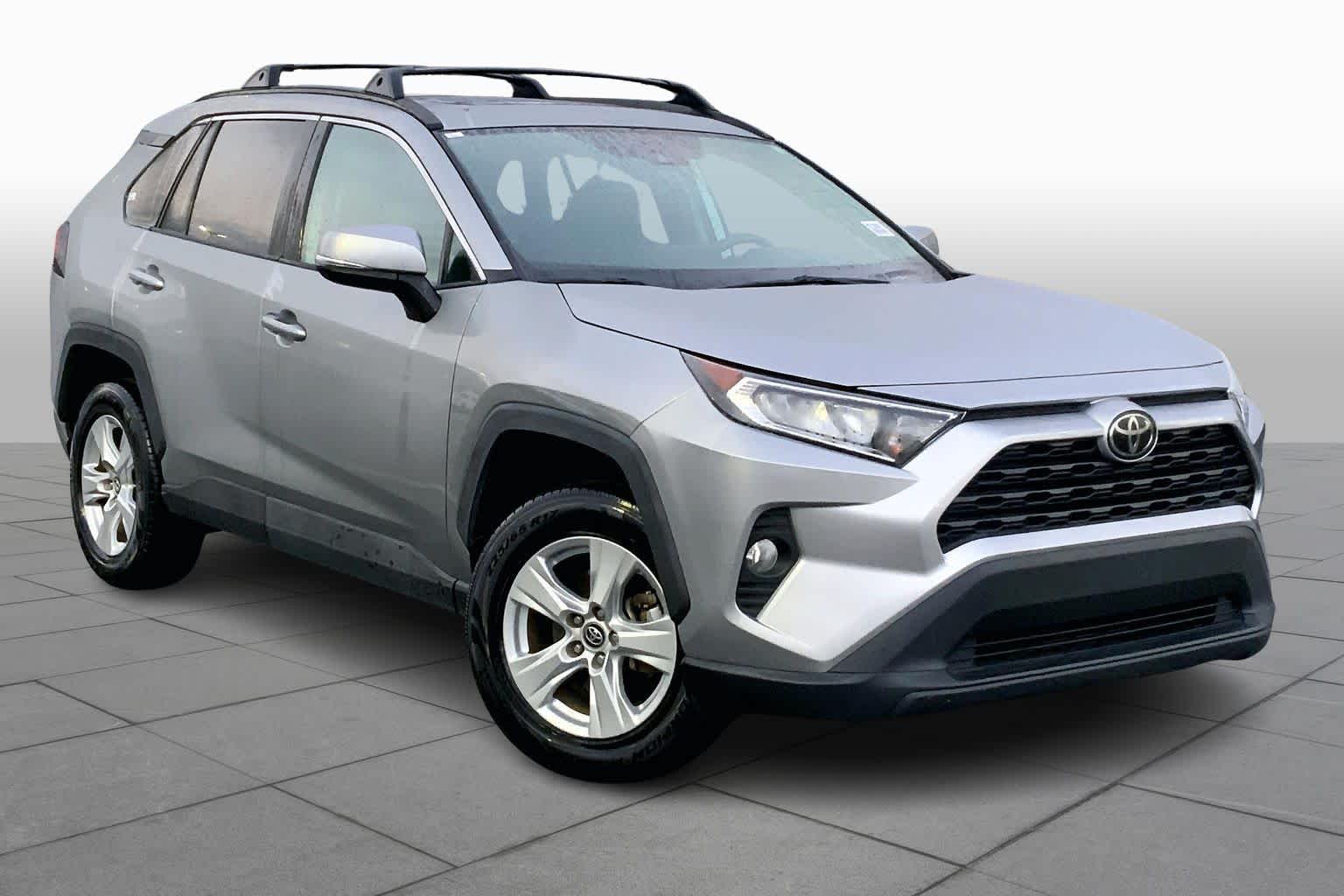 Used 2021 Toyota RAV4 XLE with VIN 2T3W1RFV5MC102086 for sale in Northfield, Minnesota
