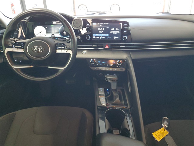 2021 Hyundai Elantra SEL photo 24