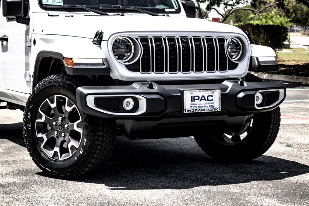 2025 Jeep Wrangler Sahara photo 2