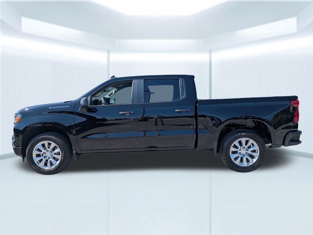 2025 Chevrolet Silverado 1500 Custom photo 2