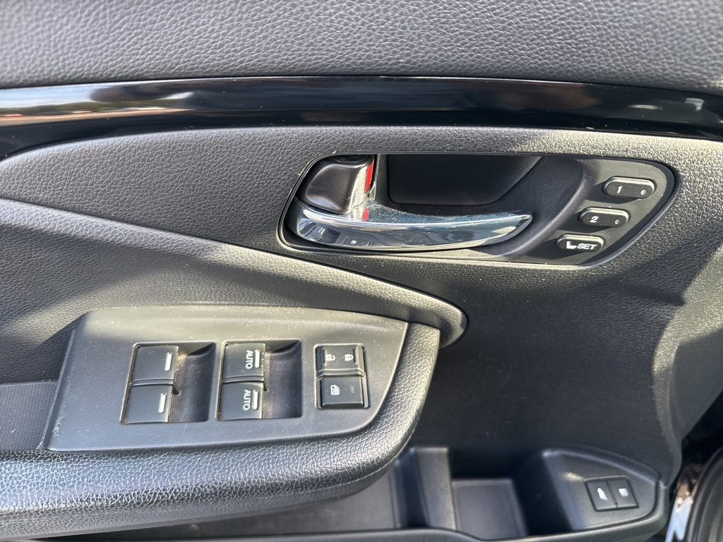 2016 Honda Pilot Touring photo 27