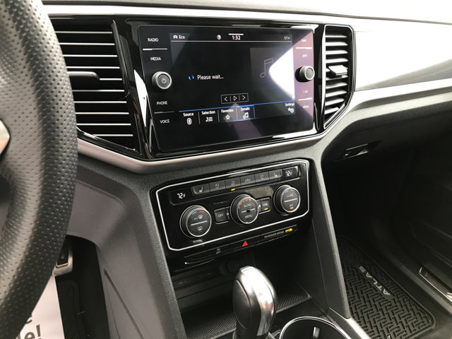 2022 Volkswagen Atlas Cross Sport V6 SEL Premium R-Line photo 18