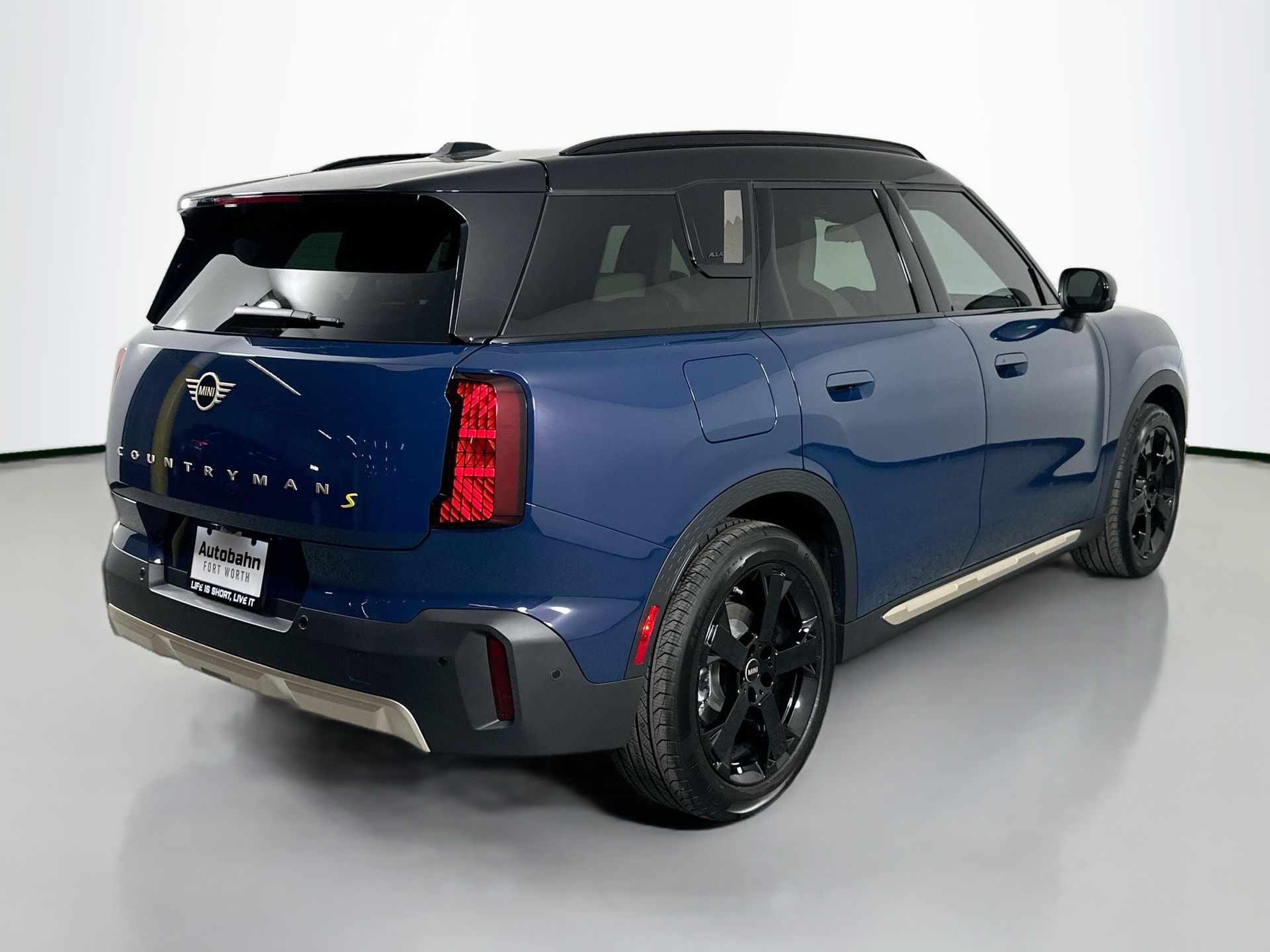 2025 Mini Cooper SE ALL4 photo 4