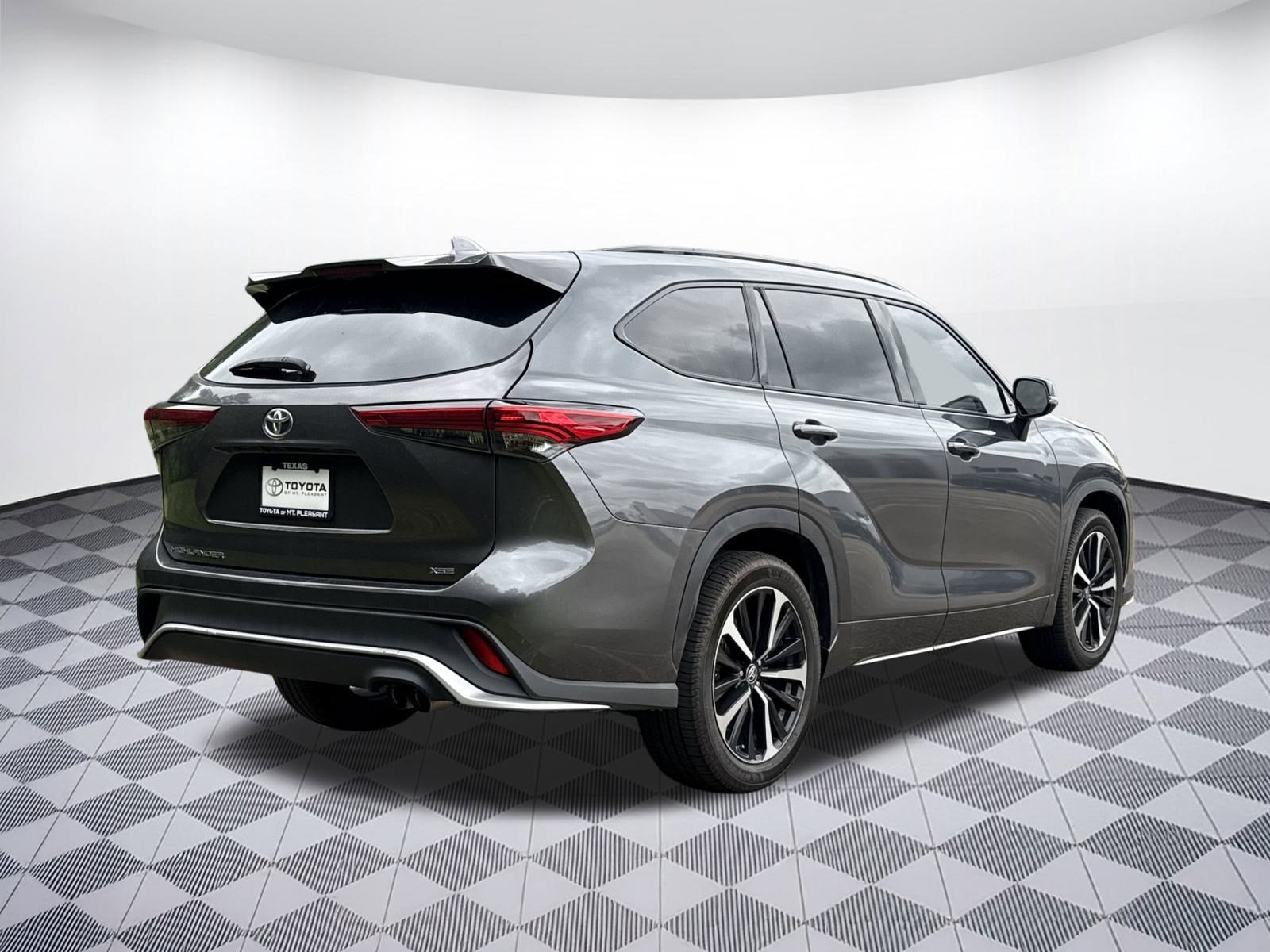 2021 Toyota Highlander XSE photo 9