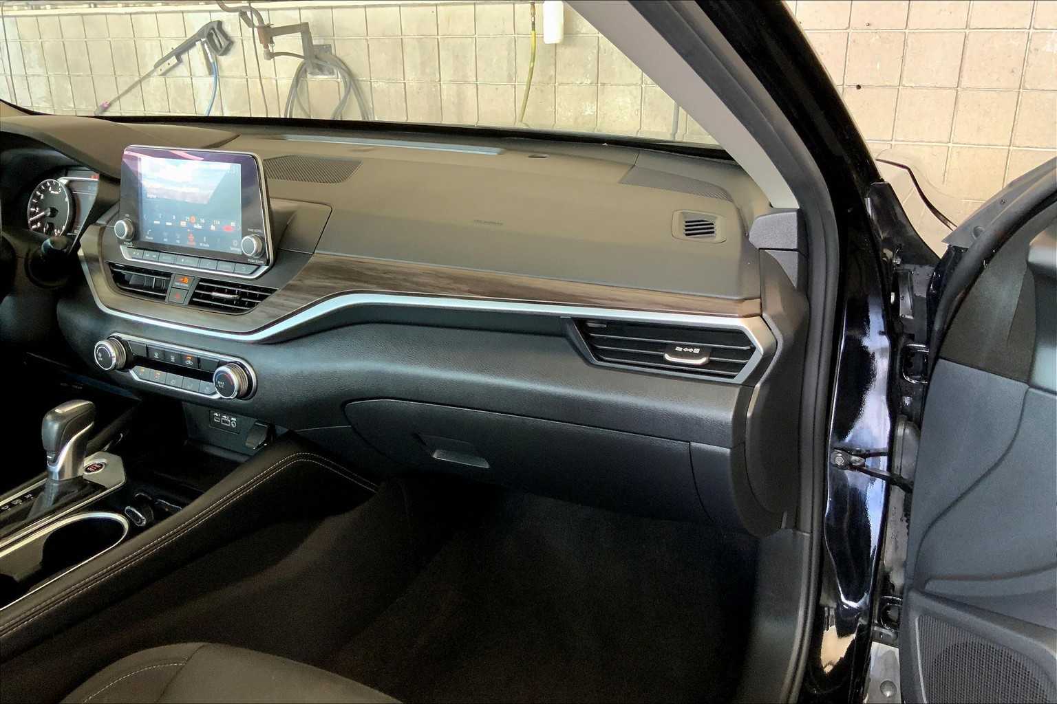 2023 Nissan Altima 2.5 SV photo 17