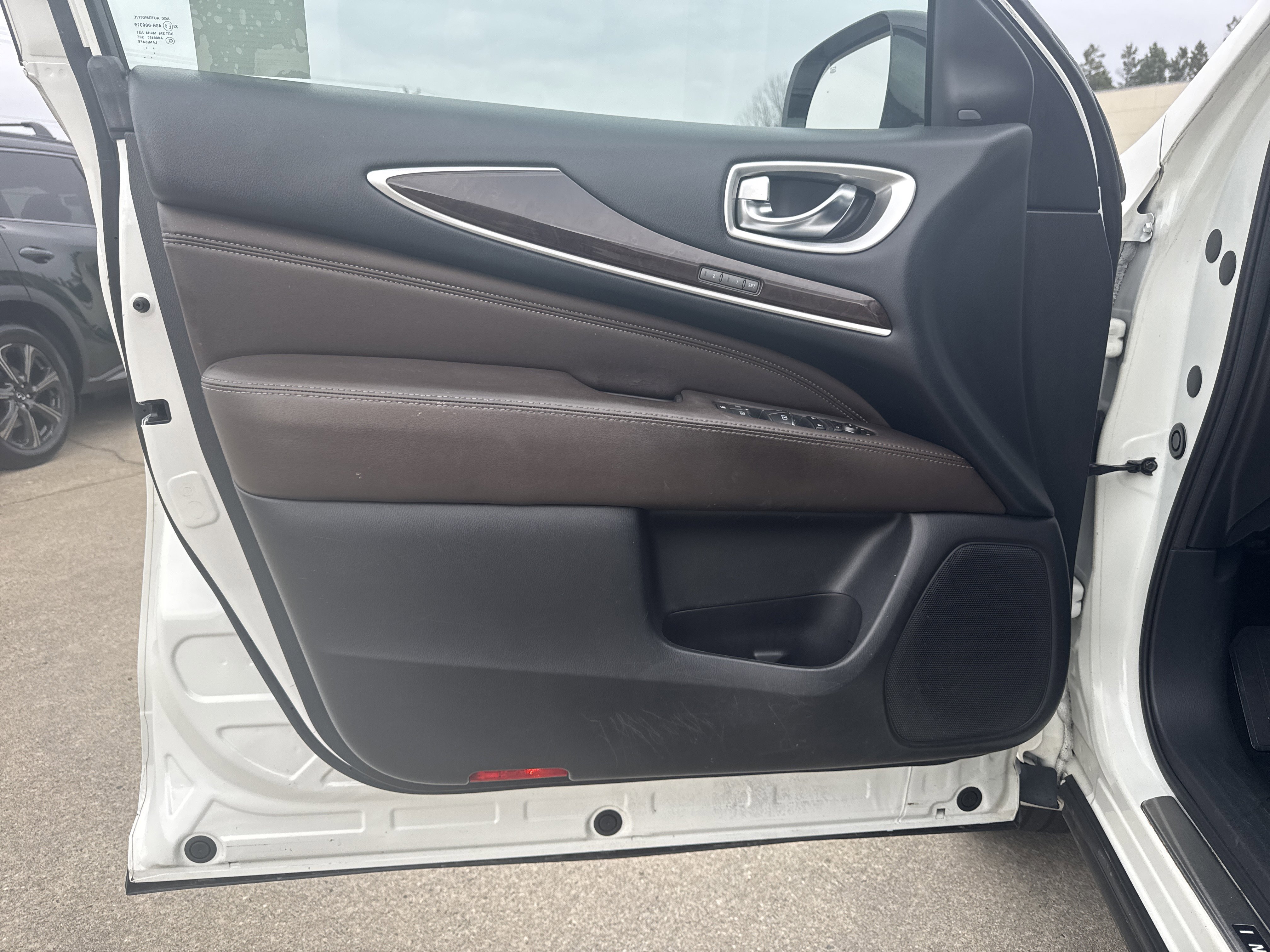 2016 INFINITI QX60 Base