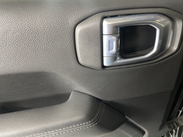 2021 Jeep Wrangler Unlimited Sahara Altitude photo 32