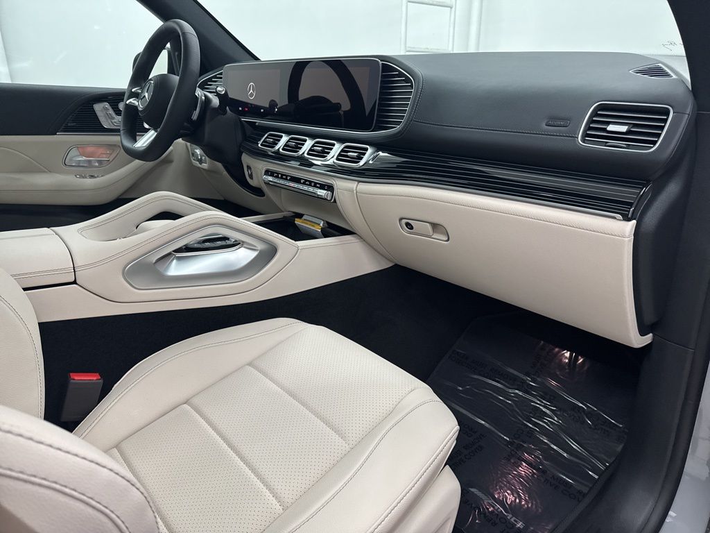 2026 Mercedes Benz GLS 450 4MATIC photo 27