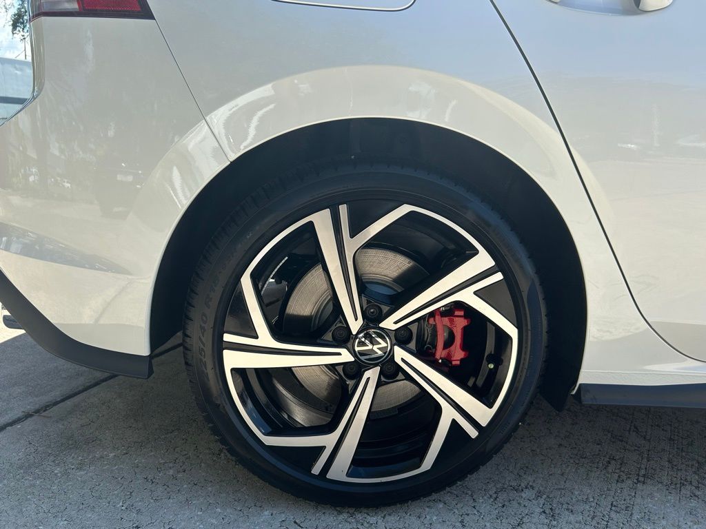 2025 Volkswagen Golf GTI SE photo 20