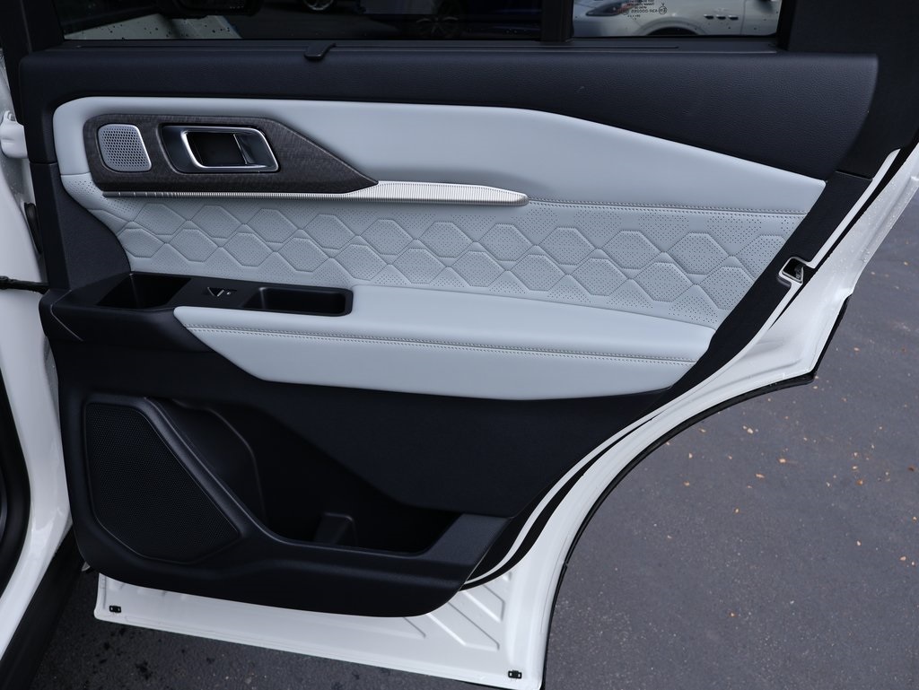 2025 Ford Explorer Platinum photo 14