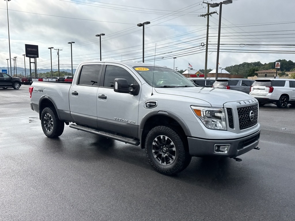 2019 Nissan Titan PRO-4X Crew Cab photo 7