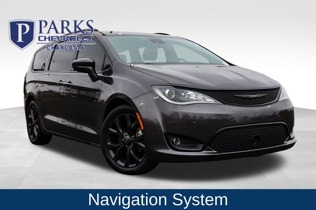 2019 Chrysler Pacifica Touring L Plus's photo