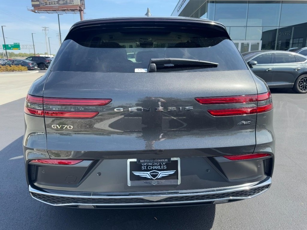 2026 Genesis GV70 2.5T Advanced photo 4