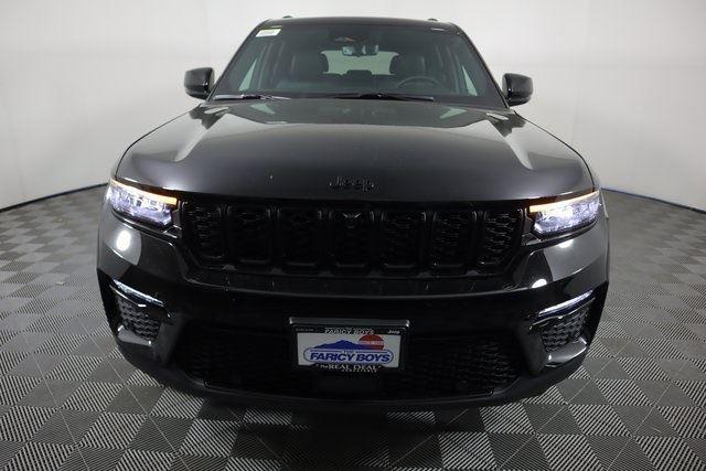 2025 Jeep Grand Cherokee Limited photo 3