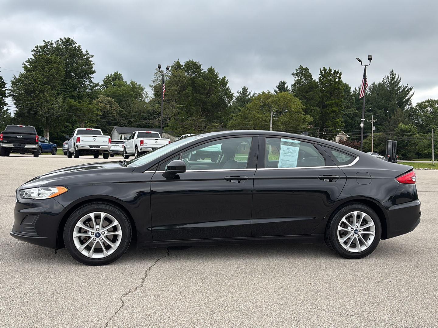 2020 Ford Fusion SE photo 2