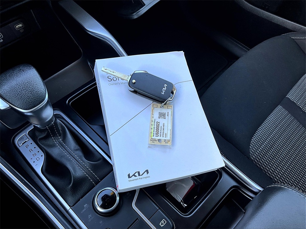 2022 Kia Sorento LX photo 30