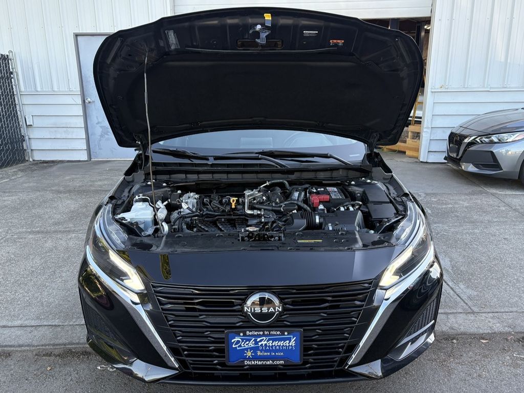 2024 Nissan Altima 2.5 SV photo 4