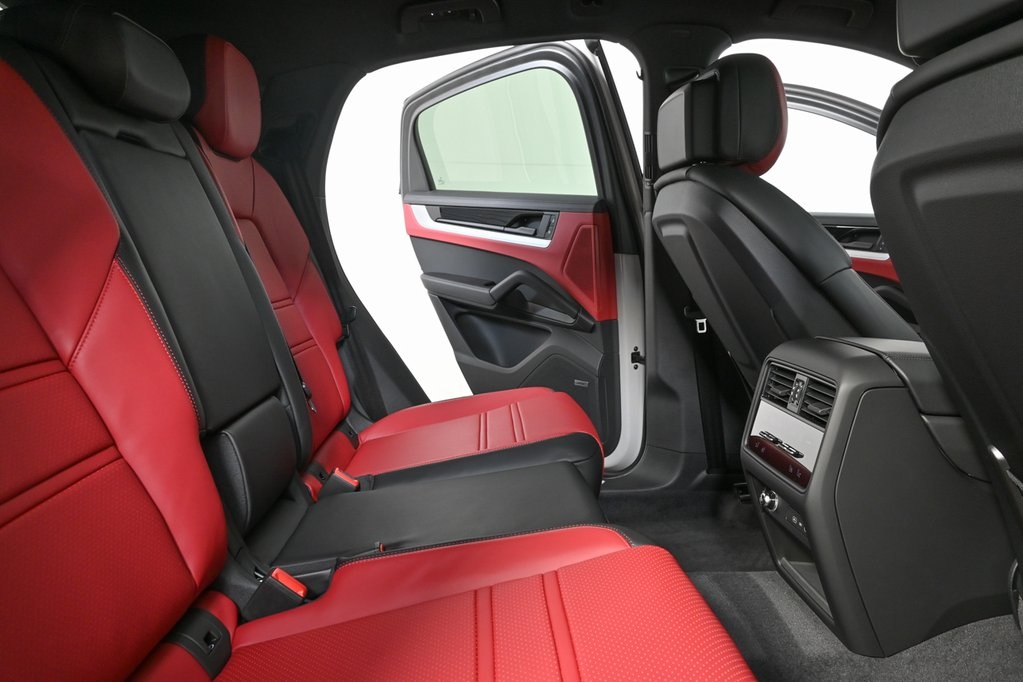 2026 Porsche Cayenne Coupe photo 18