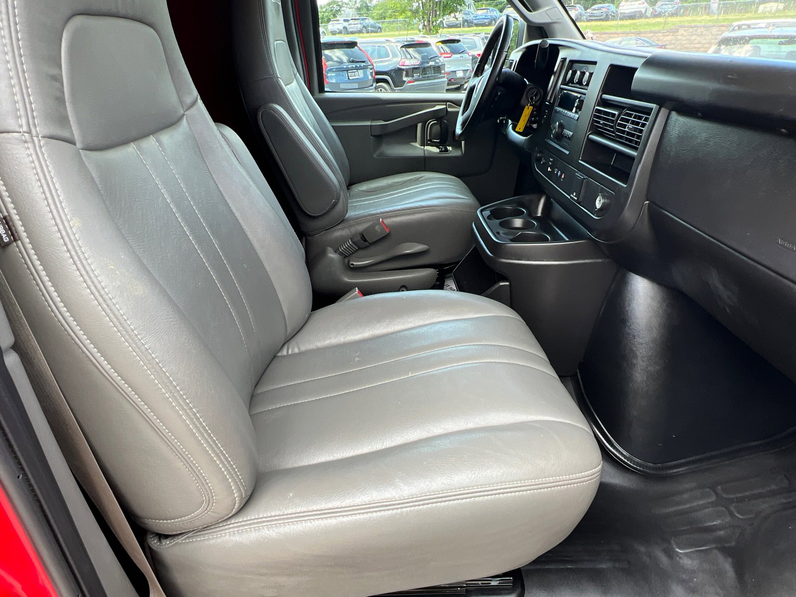 2023 Gmc Savana Cargo 3500 photo 11
