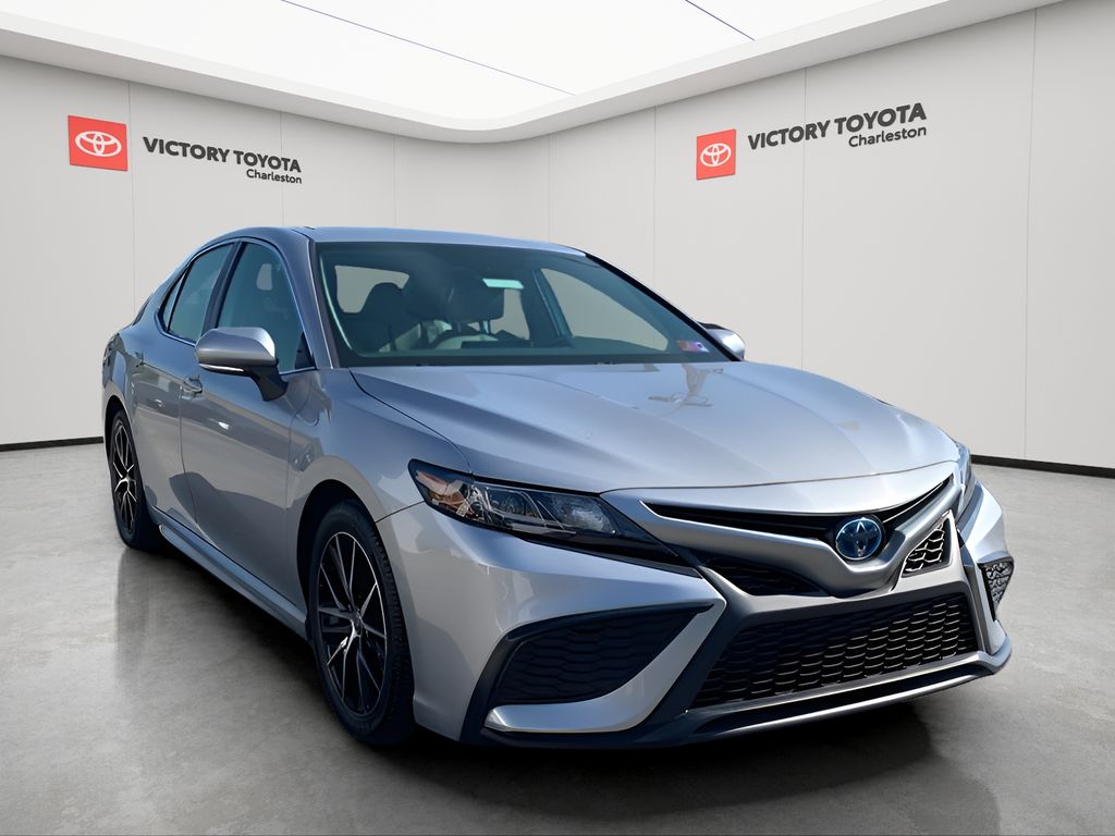 2024 Toyota Camry SE's photo