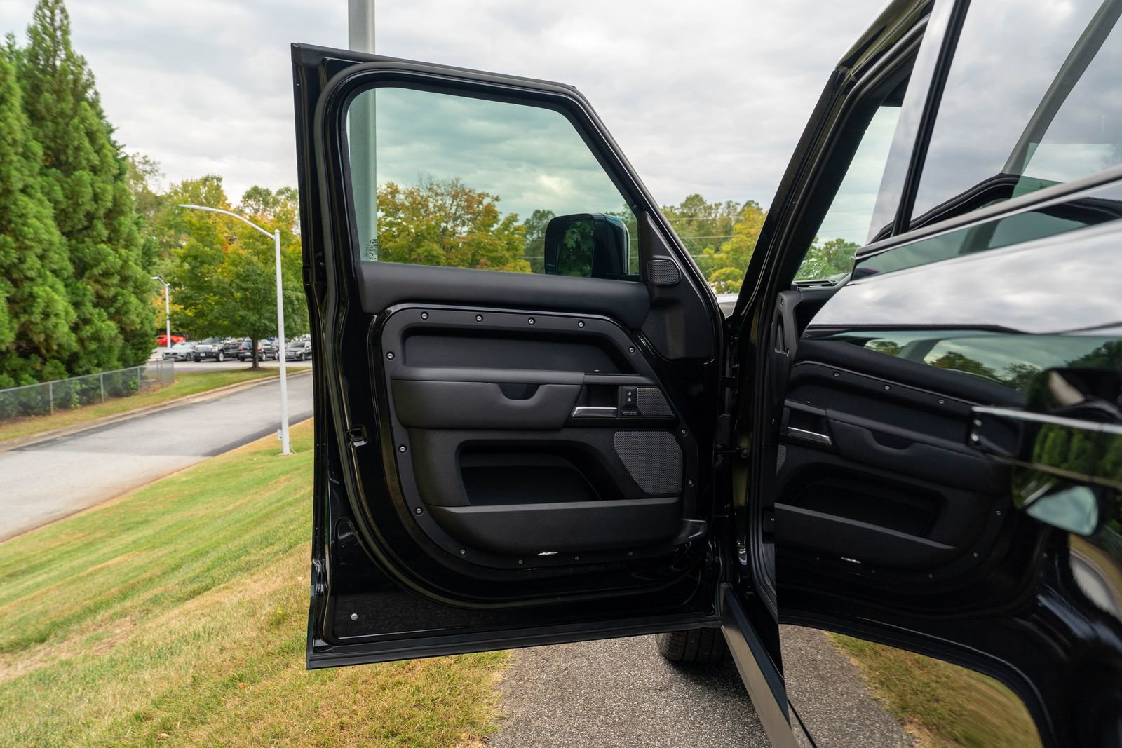 2023 Land Rover Defender V8 photo 14
