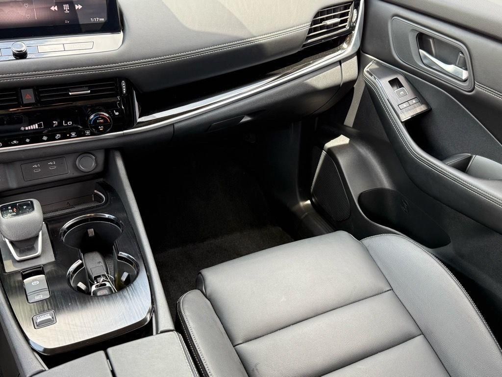 2024 Nissan Rogue SL photo 9