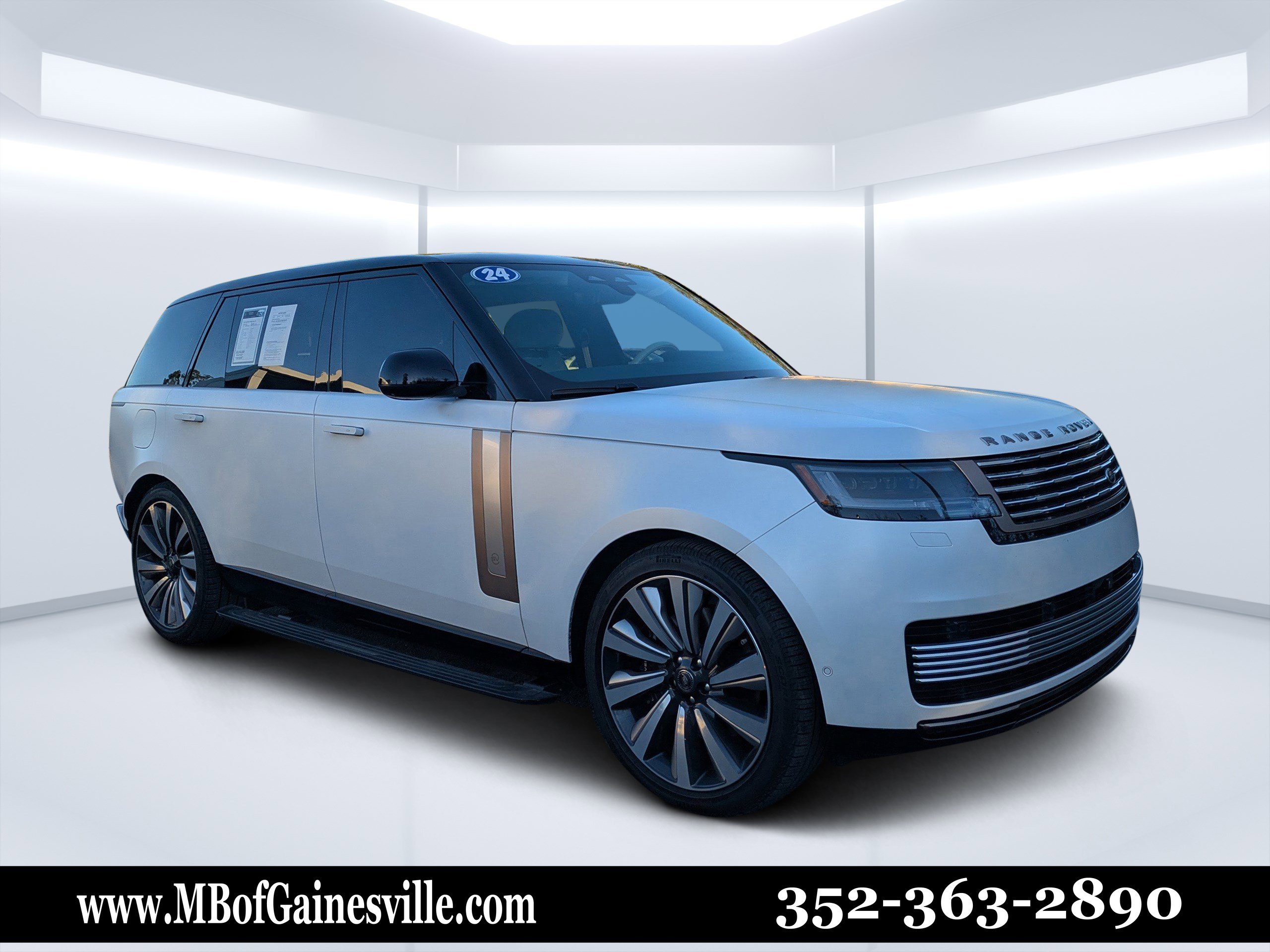 2025 Land Rover Range Rover SV's photo