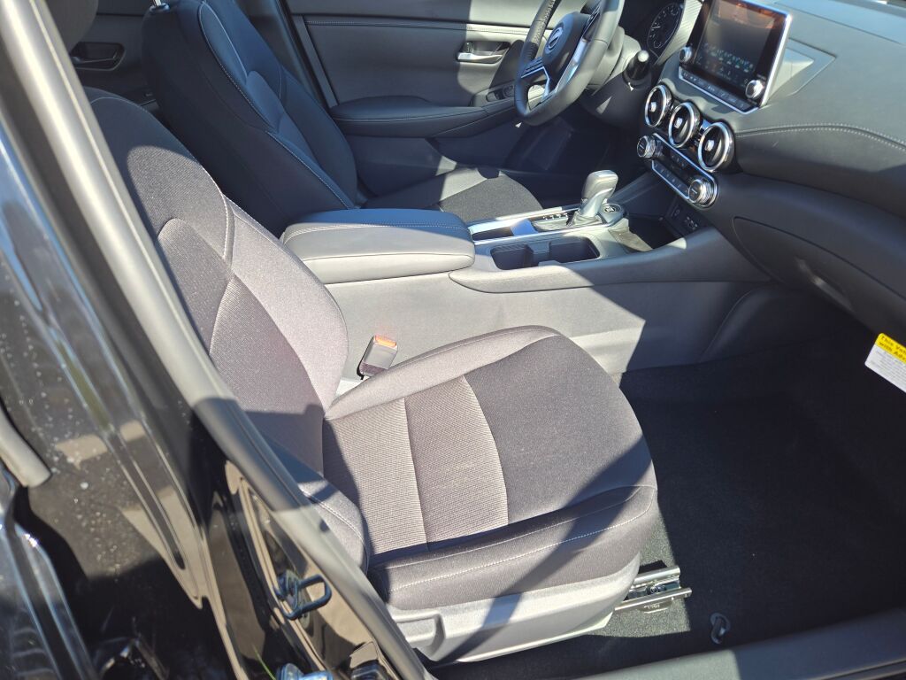 2025 Nissan Sentra SV photo 5