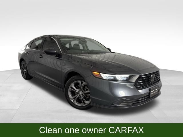 2023 Honda Accord EX's photo