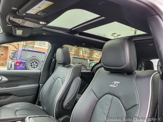 2025 CHRYSLER PACIFICA - Image 10