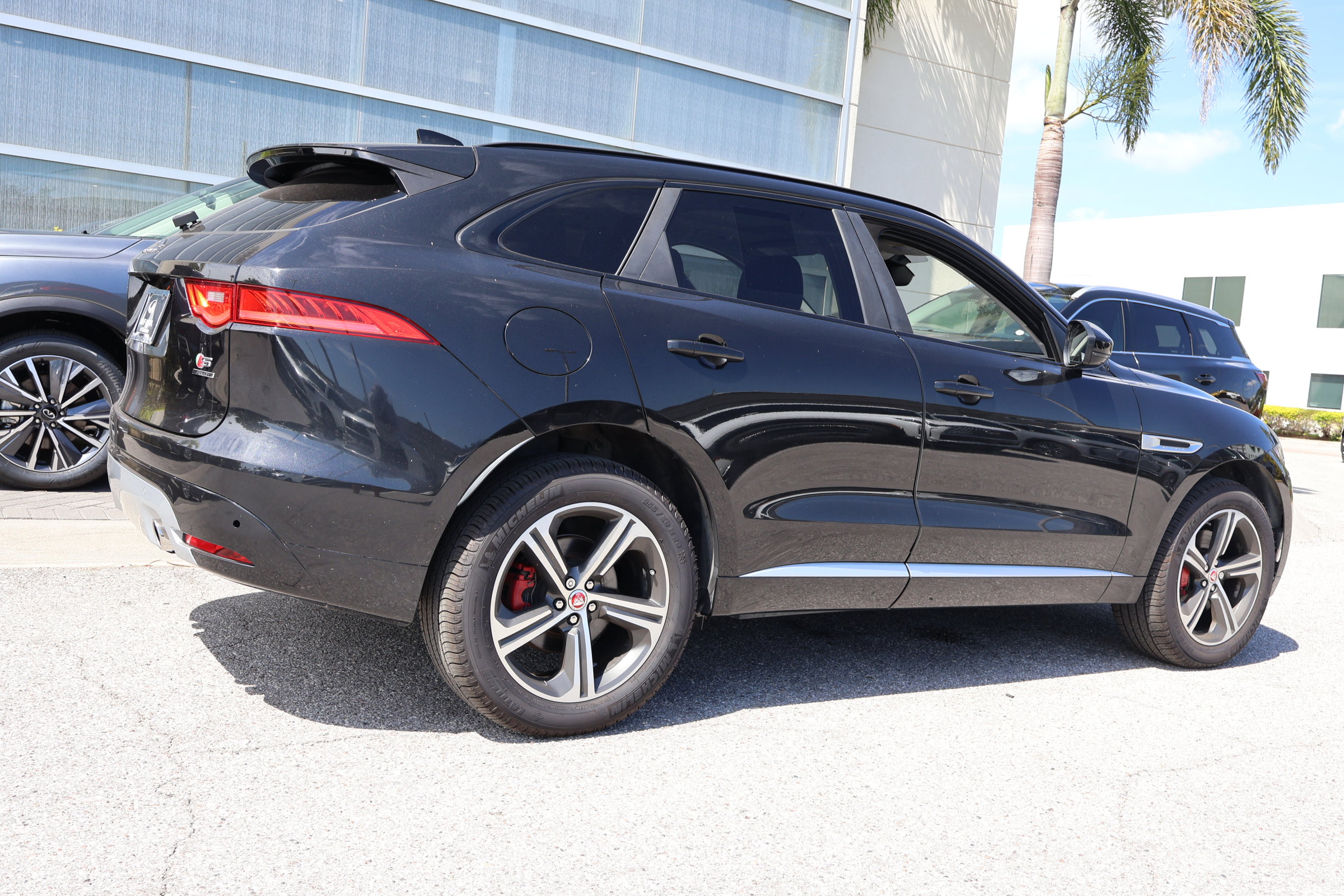 2017 Jaguar F-PACE S photo 7