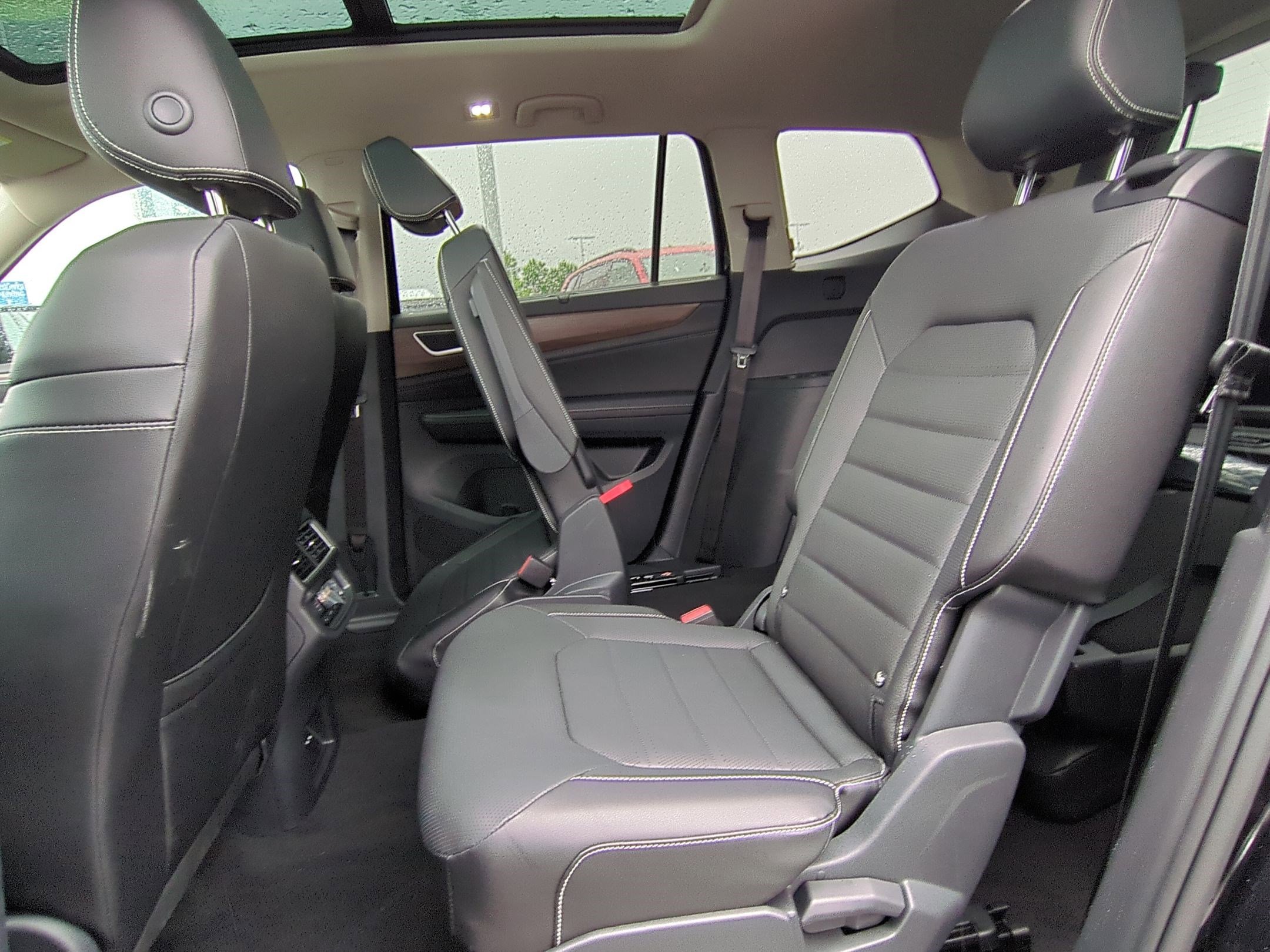 2025 Volkswagen Atlas SEL photo 13