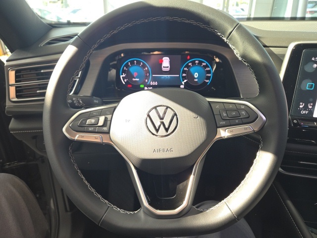 2025 Volkswagen Atlas Cross Sport SE Technology photo 18
