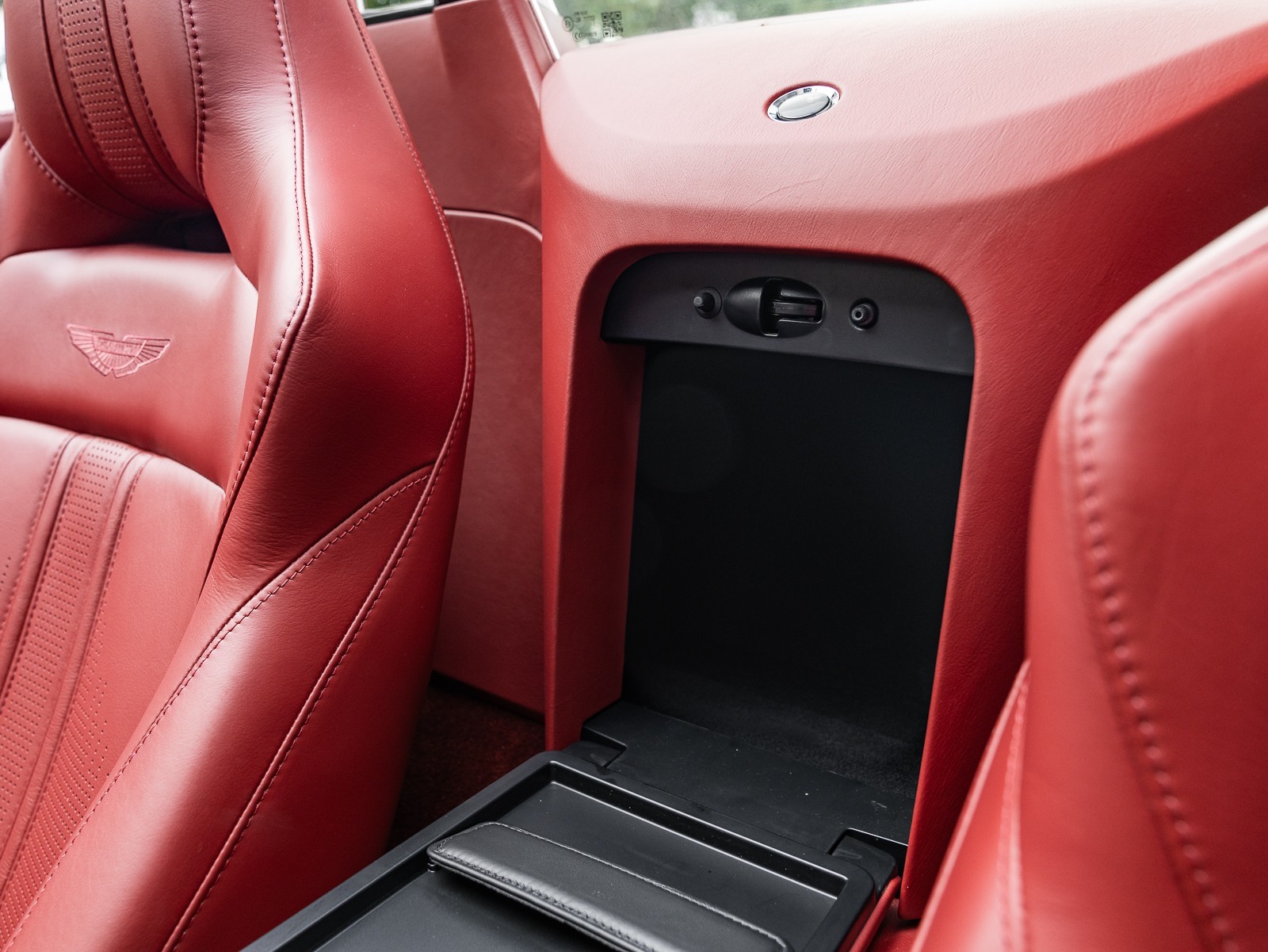 2021 Aston Martin Vantage photo 41