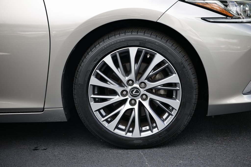 2019 Lexus ES 350 photo 4
